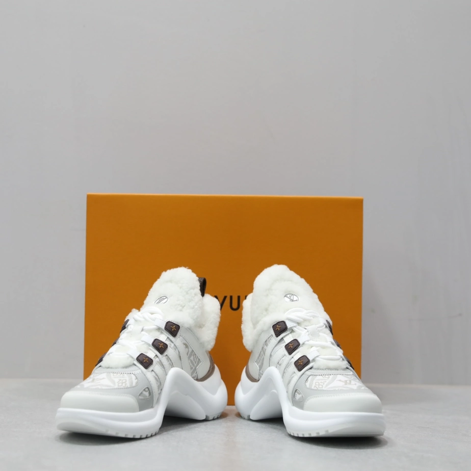Affordable 4778 LV ARCHLIGHT SNEAKER – LSVM011