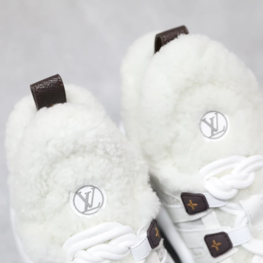 Affordable 4778 LV ARCHLIGHT SNEAKER – LSVM011