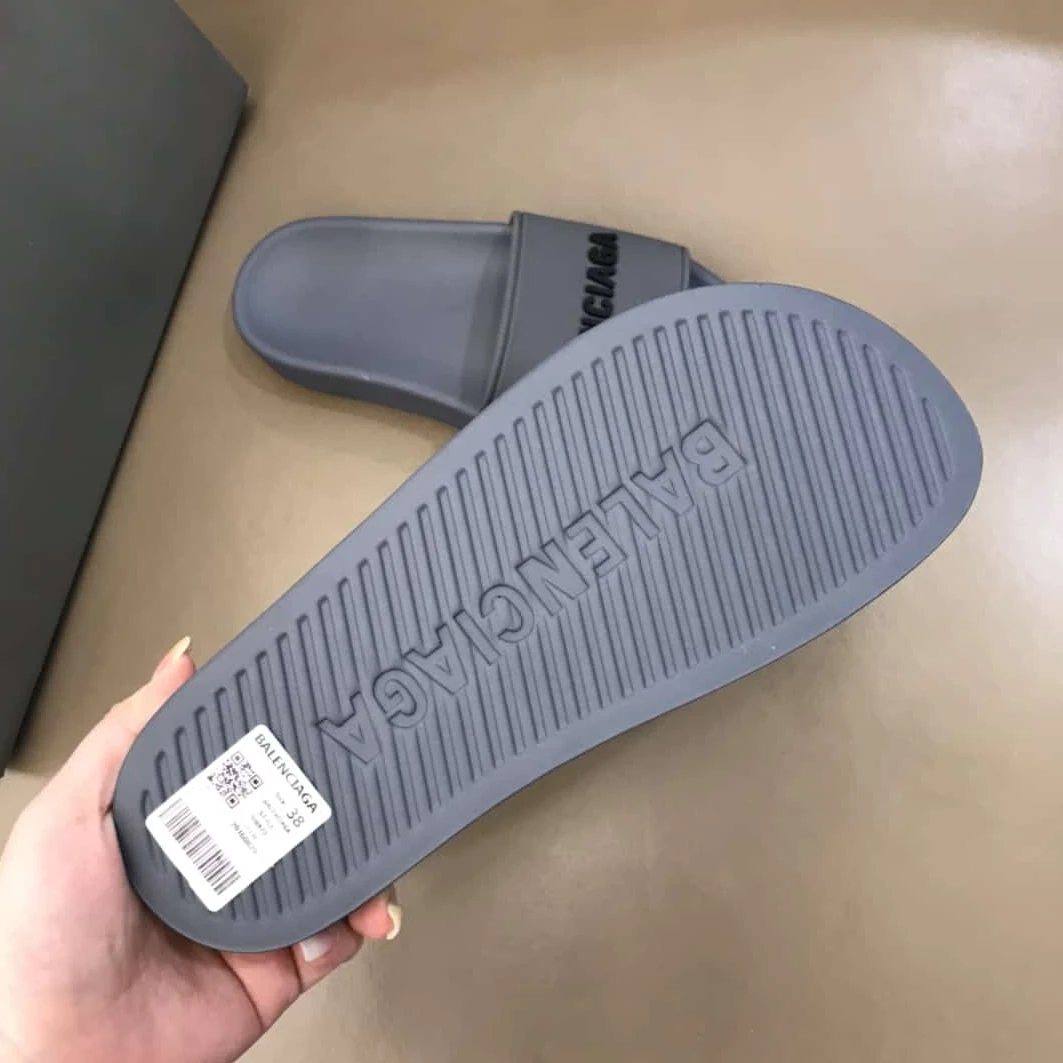 BALENCIAGA RUBBER LOGO POOL SLIDE SANDALS – BBS8 DailyWear 7339