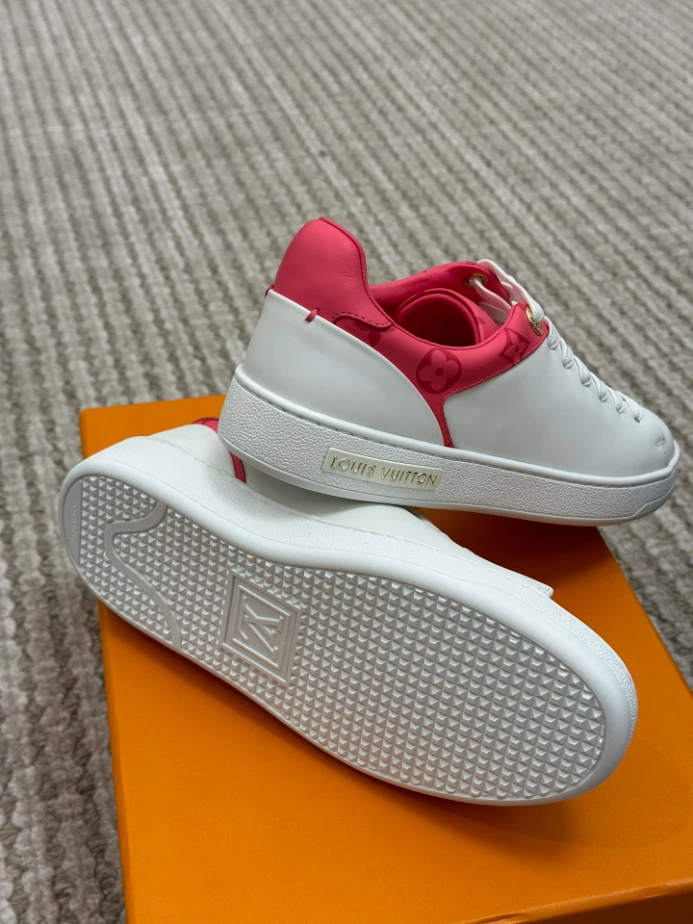 Fashionable 2087 LV TIME OUT SNEAKER – LSVM047