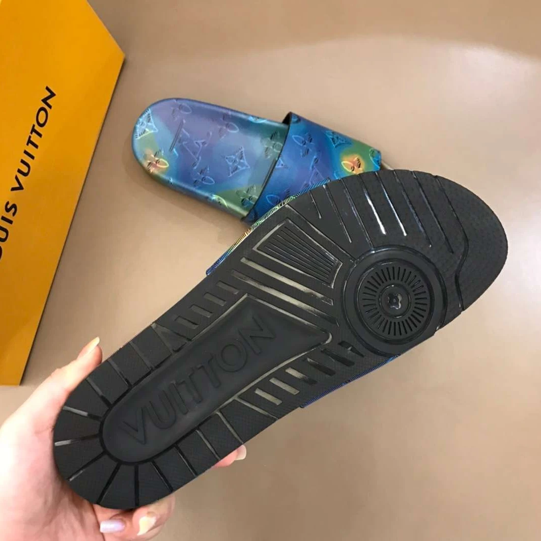 LOUIS VUITTON MONOGRAM 3D EFFECT PRINT SLIDES – LVS44 UrbanStyle 2454