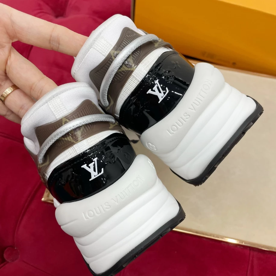 LOUIS VUITTON RUN 55 SNEAKERS IN WHITE – LSVT362 GoAnywhere 5143
