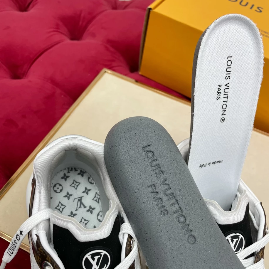 LOUIS VUITTON RUN 55 SNEAKERS IN WHITE – LSVT362 GoAnywhere 5143