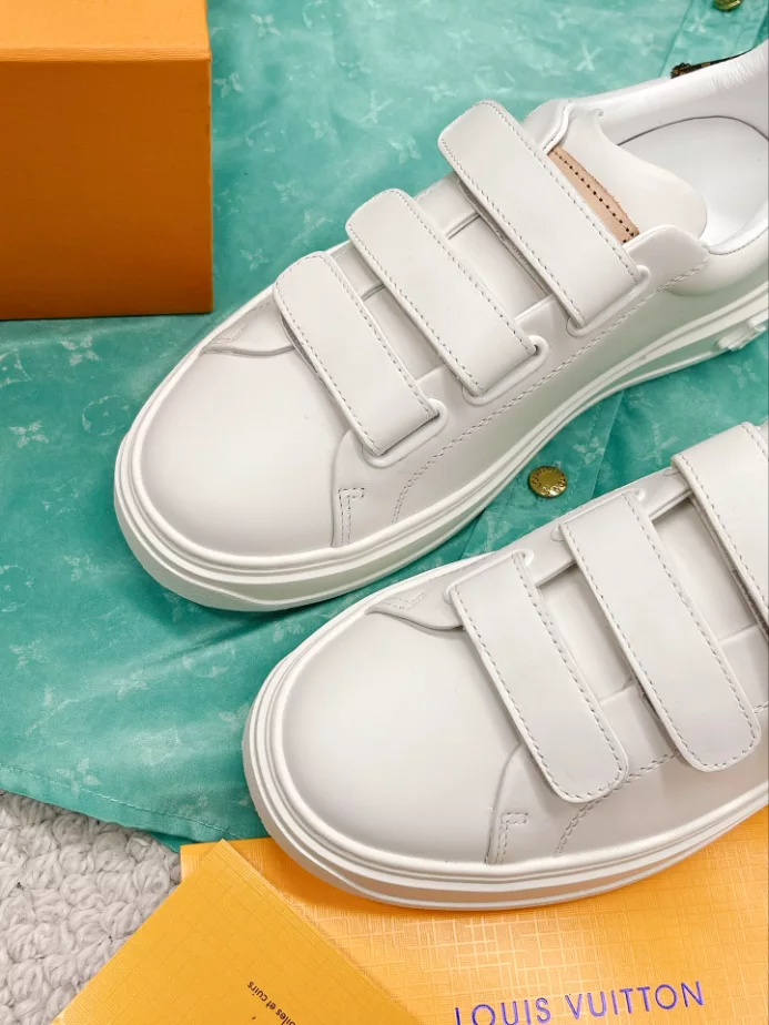 LV TIME OUT SNEAKER – LSVM029 NewStyle 4360