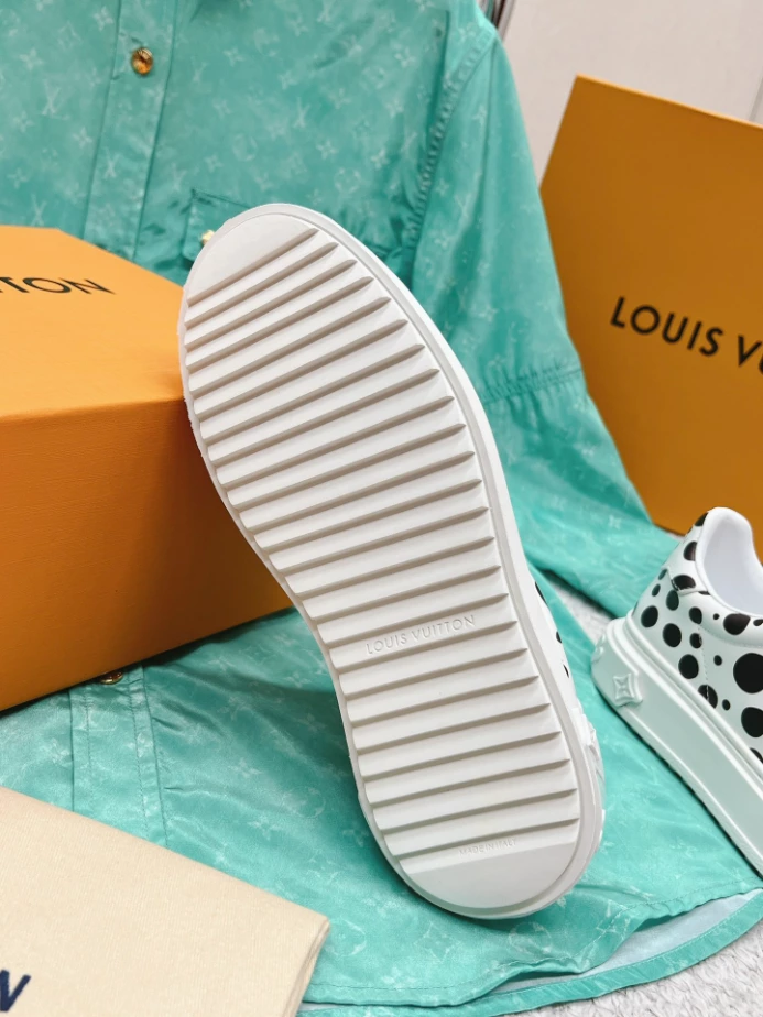 LV TIME OUT SNEAKER – LSVM042 UrbanStyle 3125