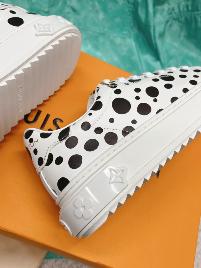 LV TIME OUT SNEAKER – LSVM042 UrbanStyle 3125