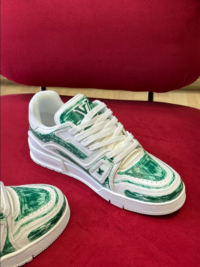 NewStyle 457 LV TRAINER SNEAKER – LSVT430