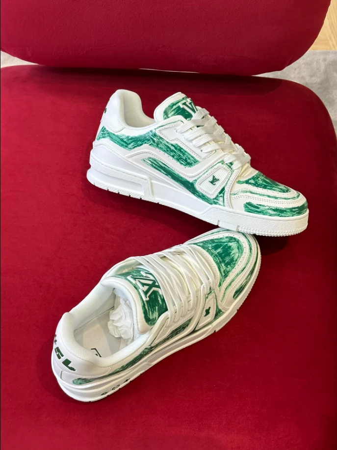 NewStyle 457 LV TRAINER SNEAKER – LSVT430