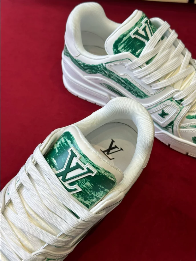 NewStyle 457 LV TRAINER SNEAKER – LSVT430