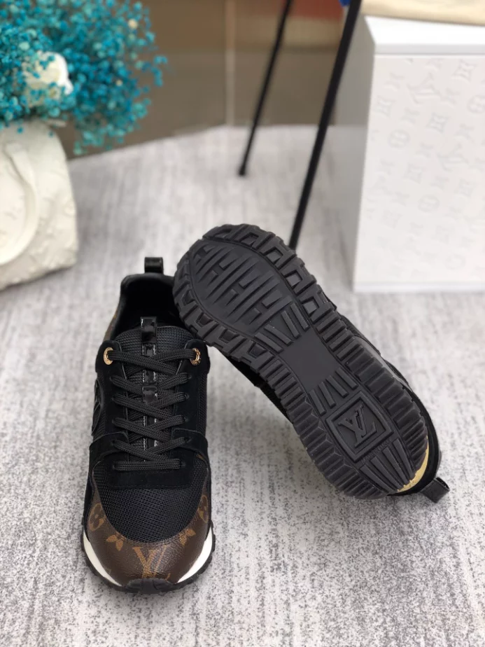 Popular 3005 LV RUN AWAY SNEAKER – LSVM055