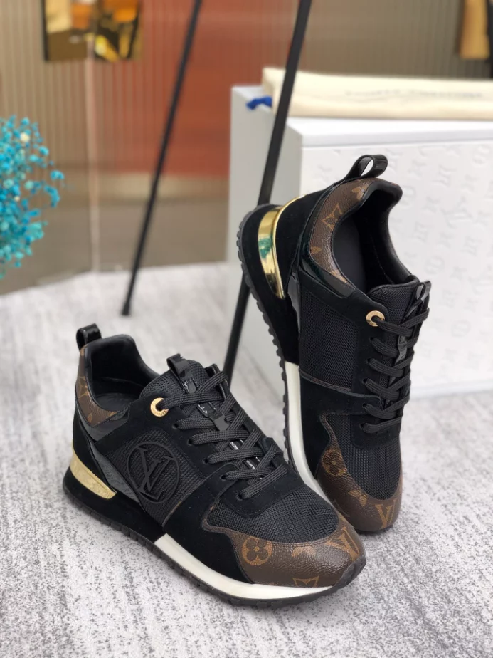 Popular 3005 LV RUN AWAY SNEAKER – LSVM055