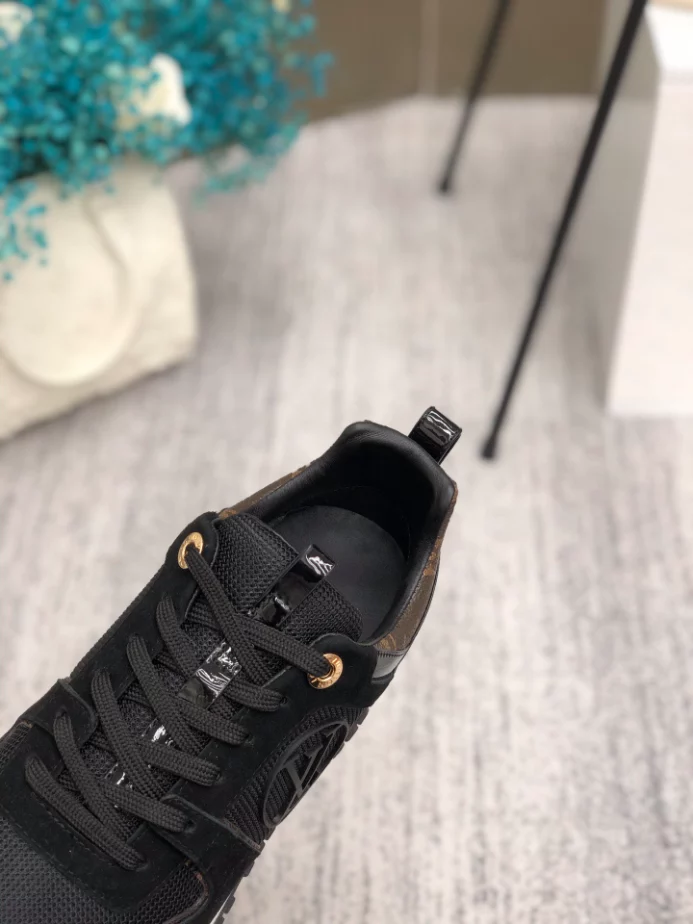 Popular 3005 LV RUN AWAY SNEAKER – LSVM055