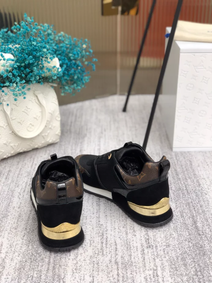 Popular 3005 LV RUN AWAY SNEAKER – LSVM055
