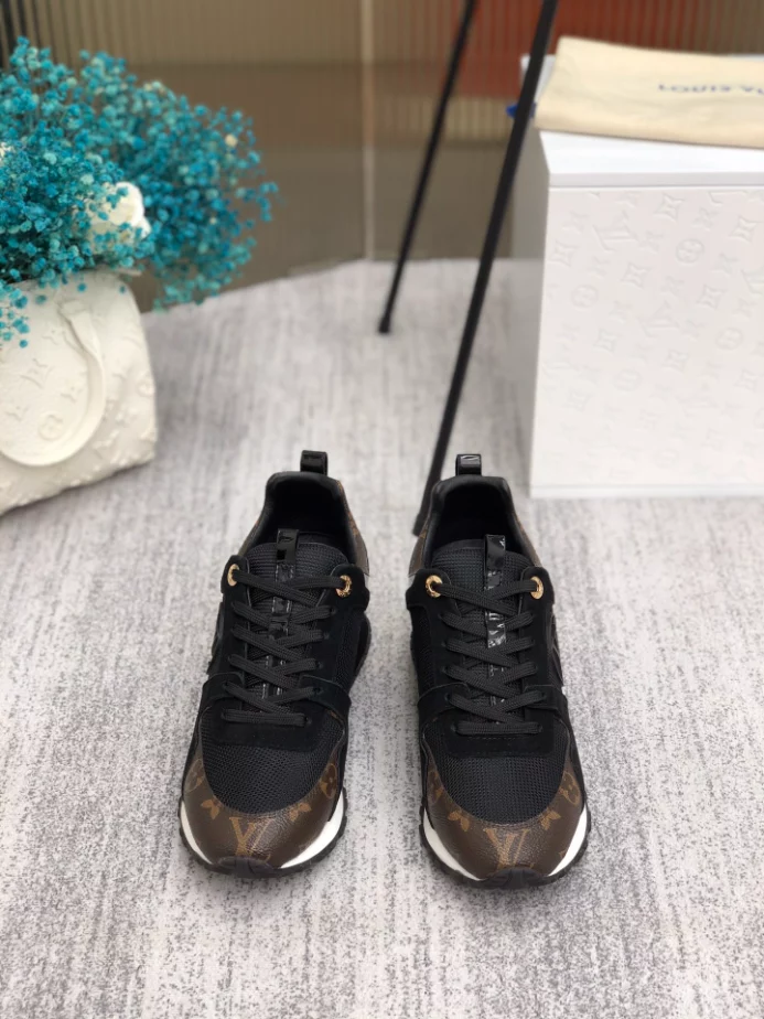 Popular 3005 LV RUN AWAY SNEAKER – LSVM055