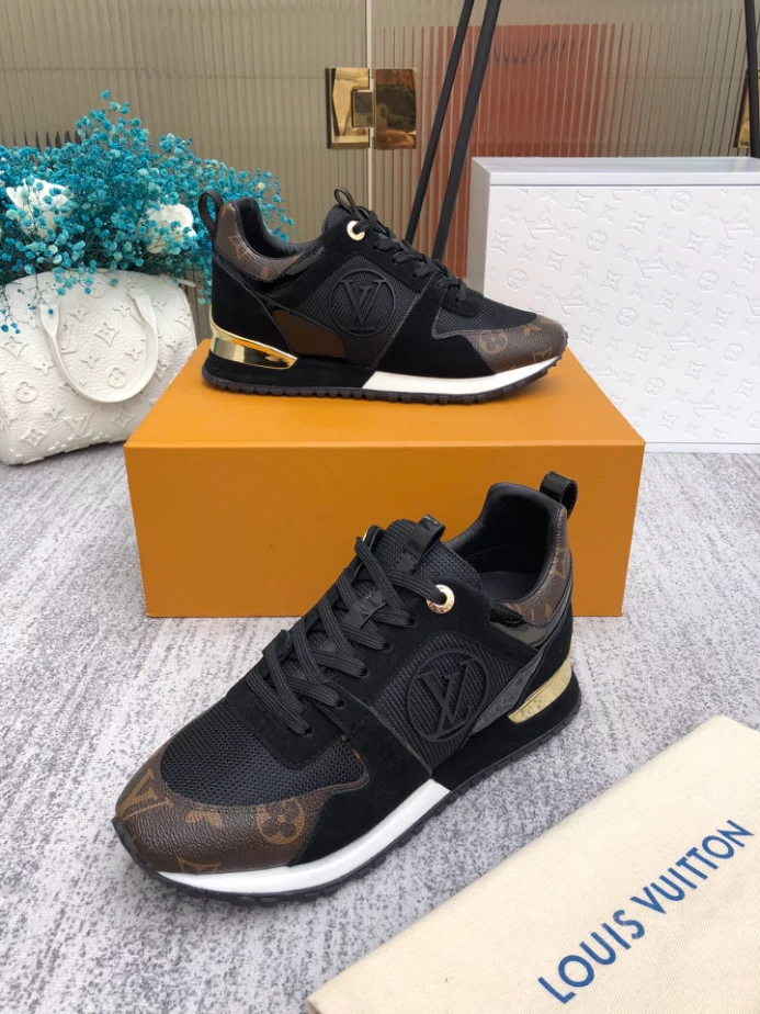 Popular 3005 LV RUN AWAY SNEAKER – LSVM055