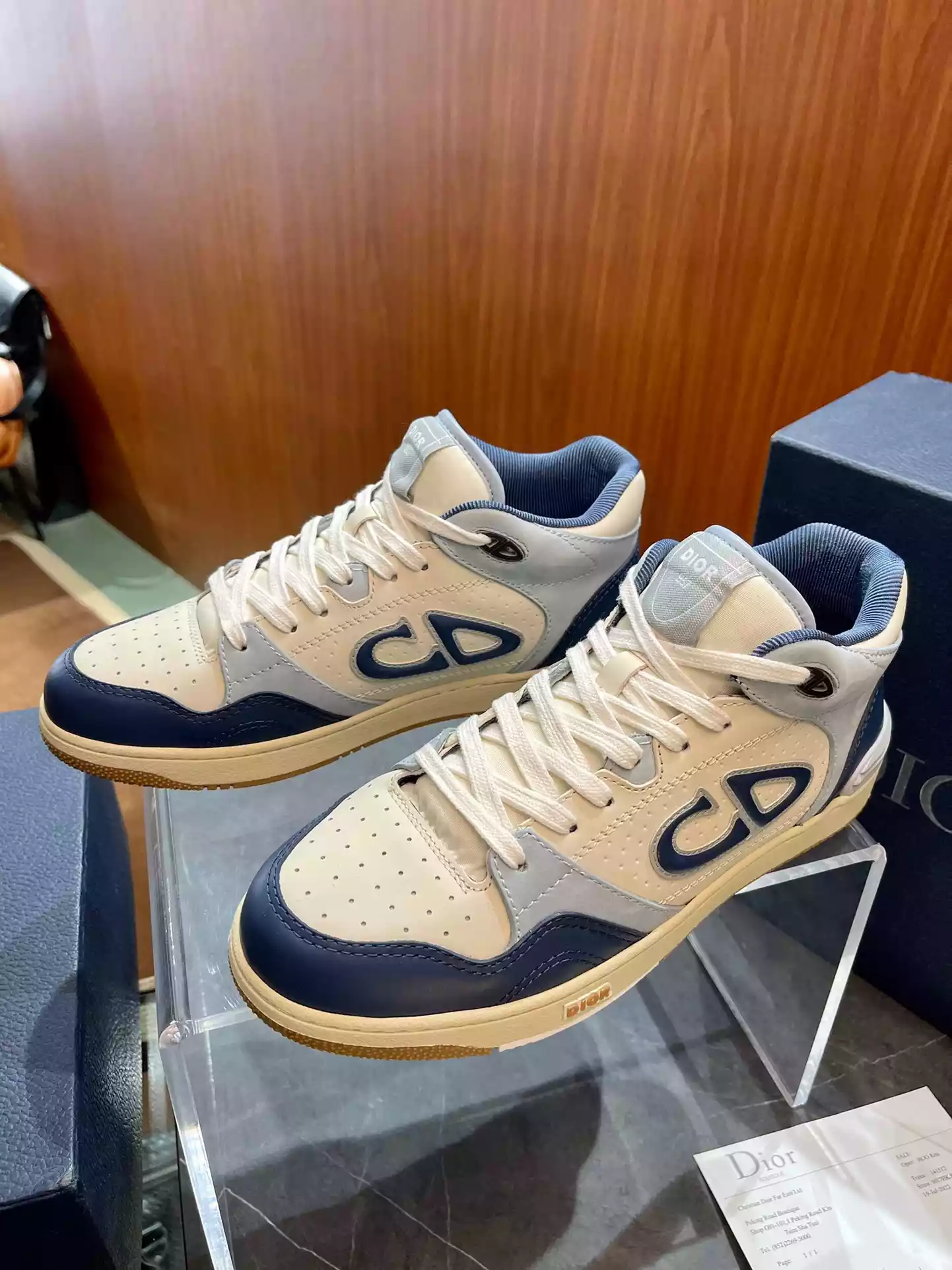 WellDesigned 2960 B57 MID-TOP SNEAKER – CD120