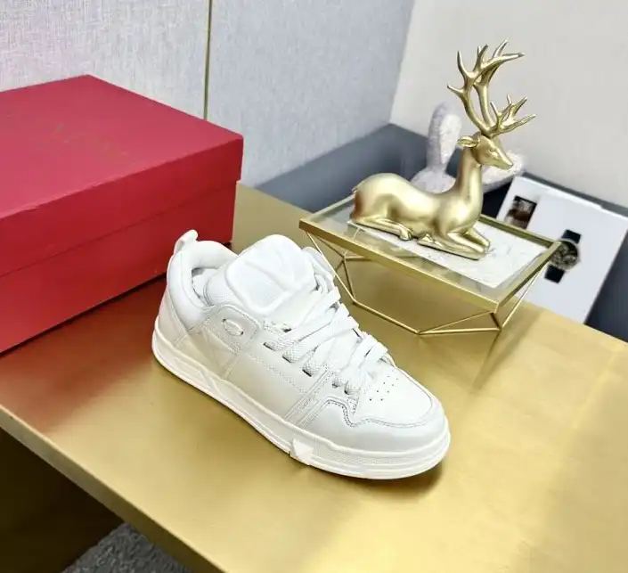 hype Valentino Sneakers