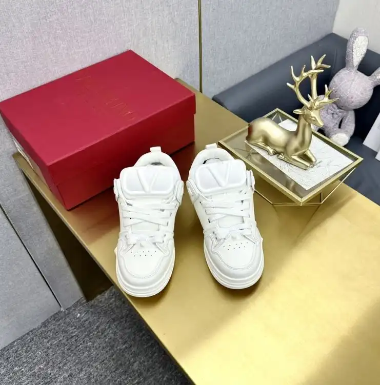 hype Valentino Sneakers