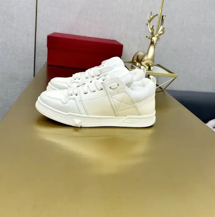 hype Valentino Sneakers