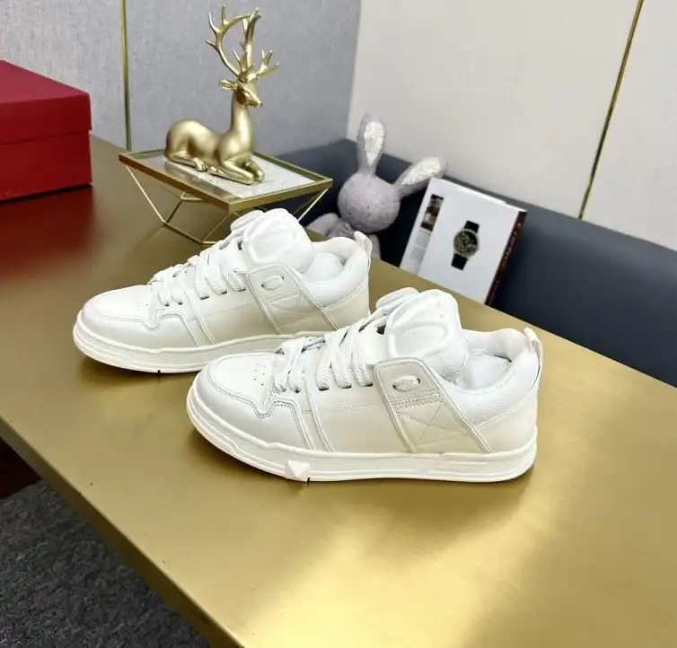 hype Valentino Sneakers