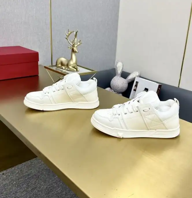 hype Valentino Sneakers