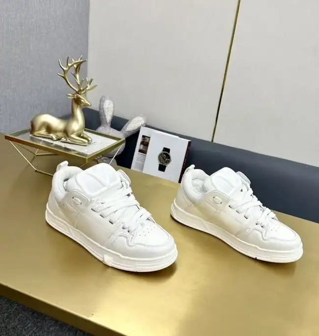 hype Valentino Sneakers