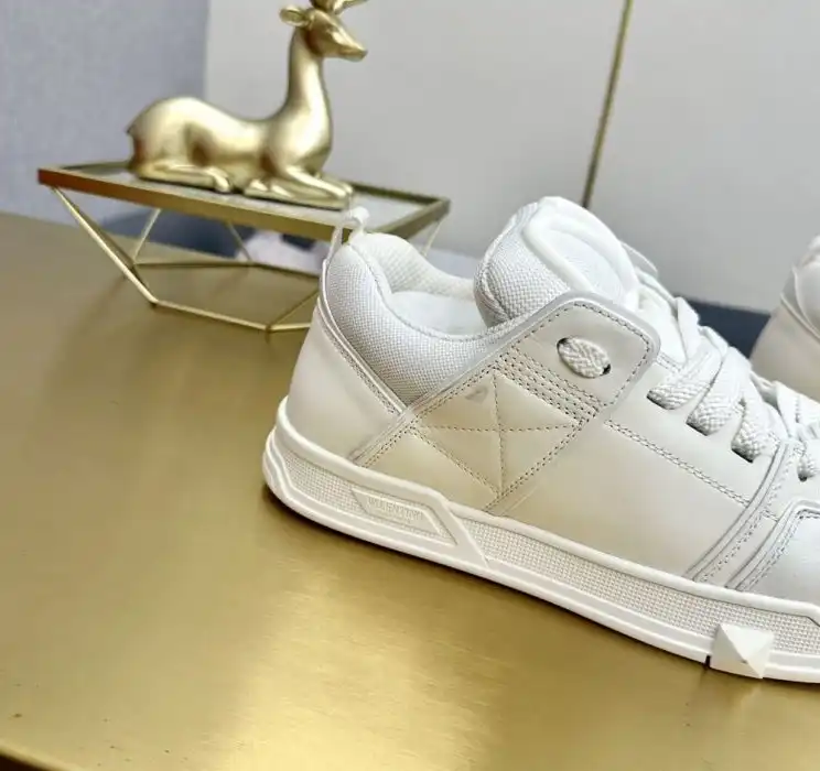 hype Valentino Sneakers