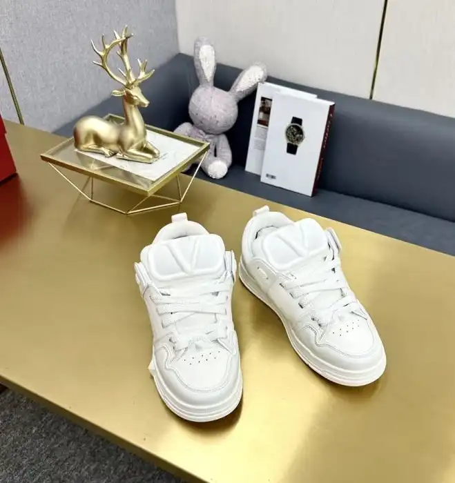 hype Valentino Sneakers