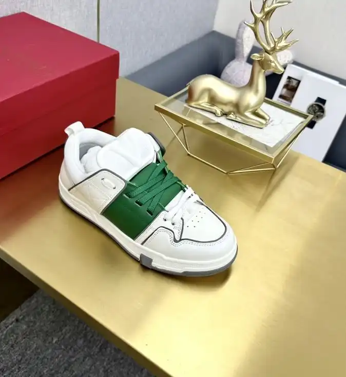 hype Valentino Sneakers