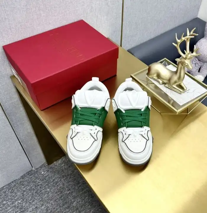 hype Valentino Sneakers