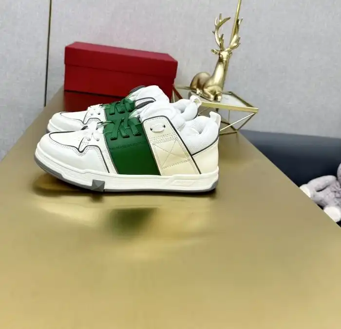 hype Valentino Sneakers