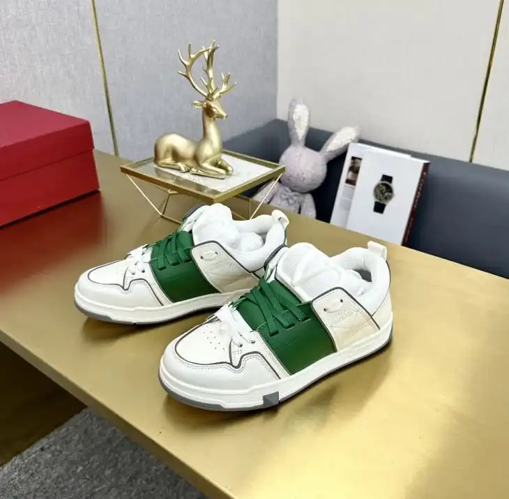 hype Valentino Sneakers