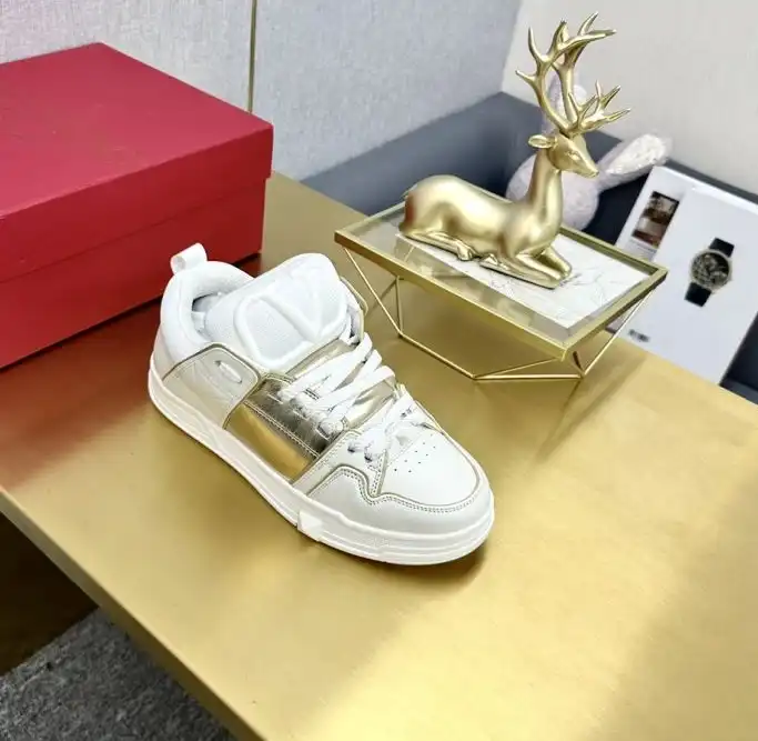 hype Valentino Sneakers