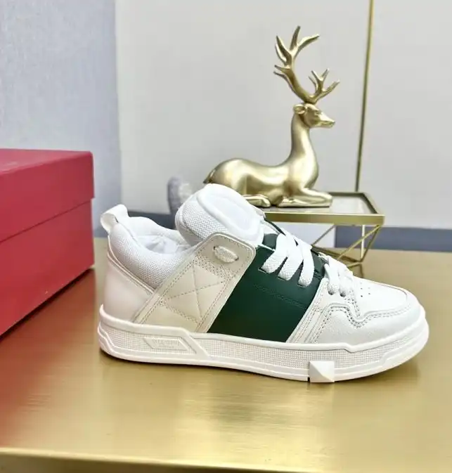 hype Valentino Sneakers