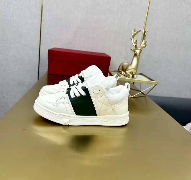 hype Valentino Sneakers