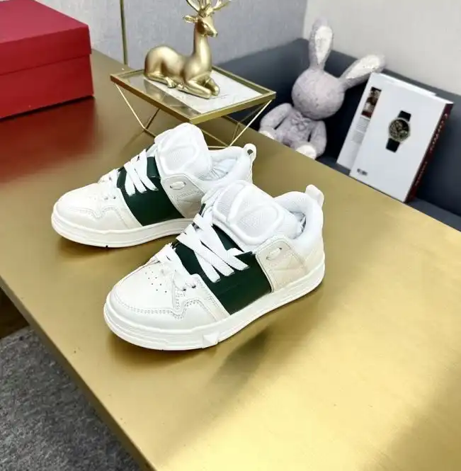 hype Valentino Sneakers