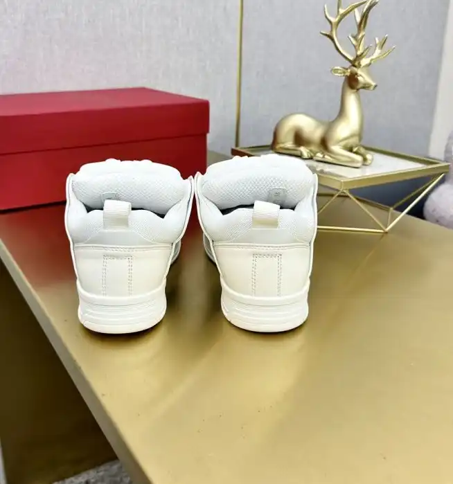 hype Valentino Sneakers