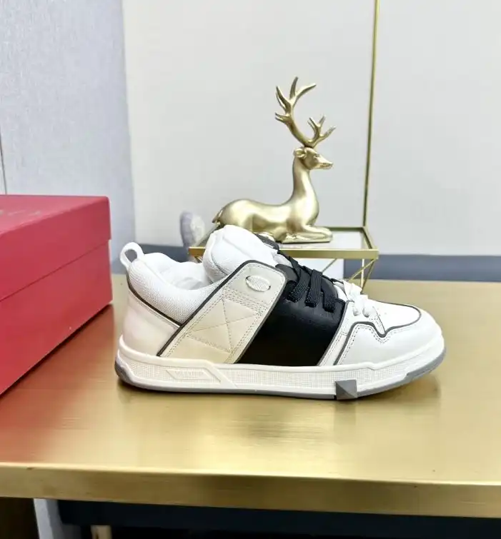 hype Valentino Sneakers