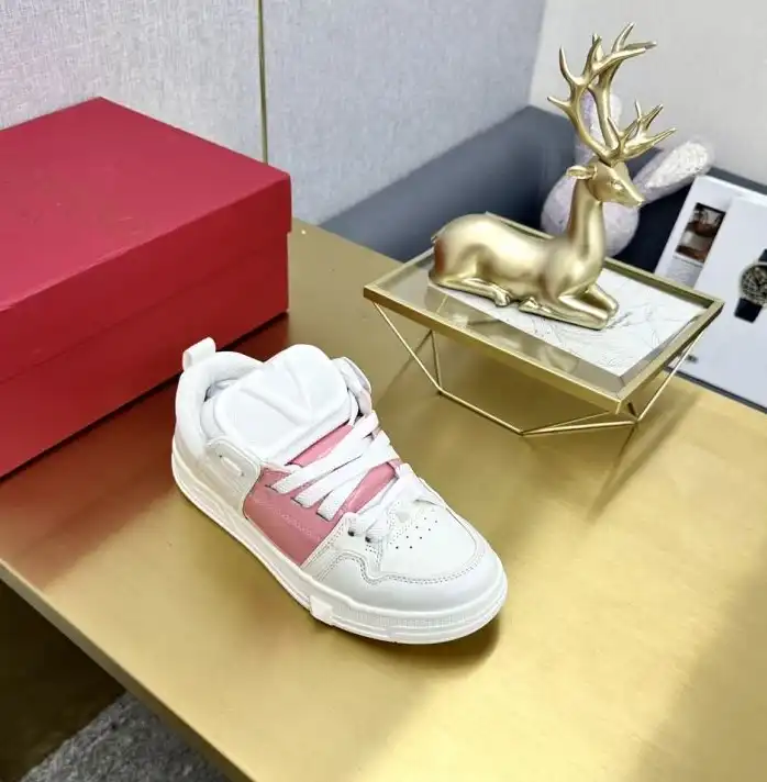 hype Valentino Sneakers