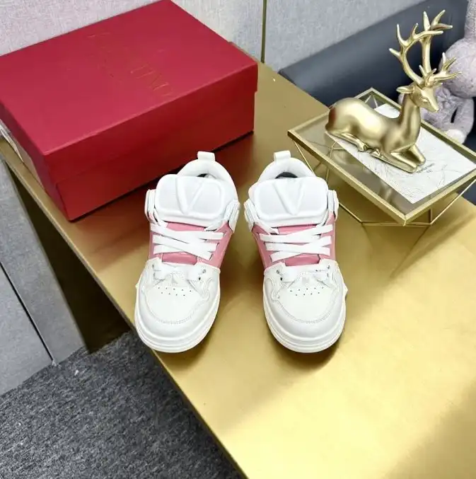 hype Valentino Sneakers