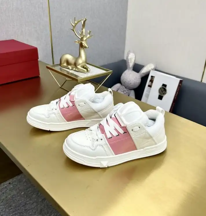 hype Valentino Sneakers