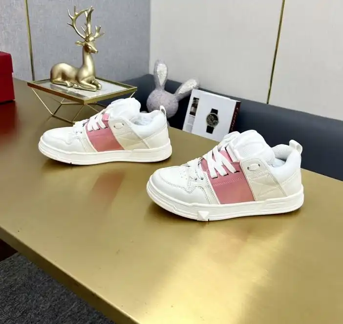 hype Valentino Sneakers