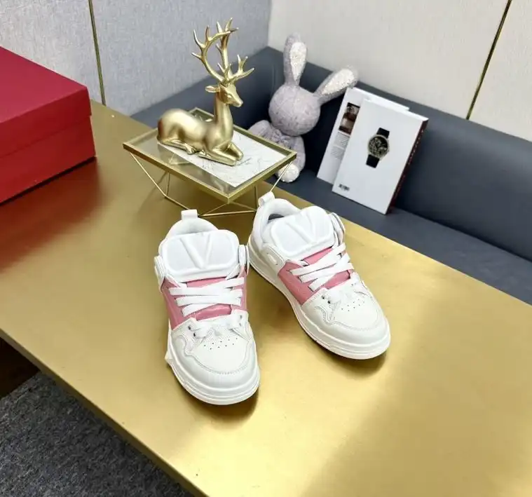 hype Valentino Sneakers