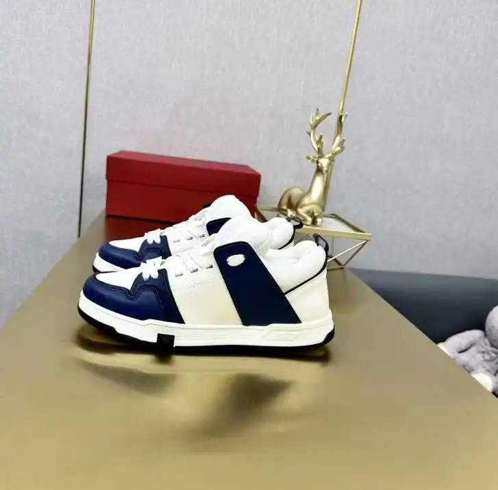 hype Valentino Sneakers