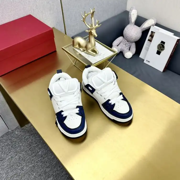 hype Valentino Sneakers