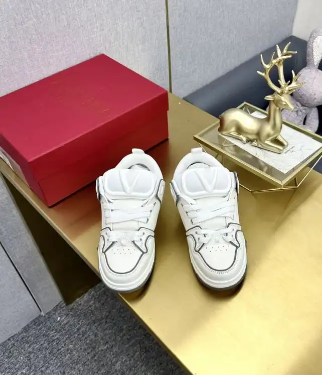 hype Valentino Sneakers