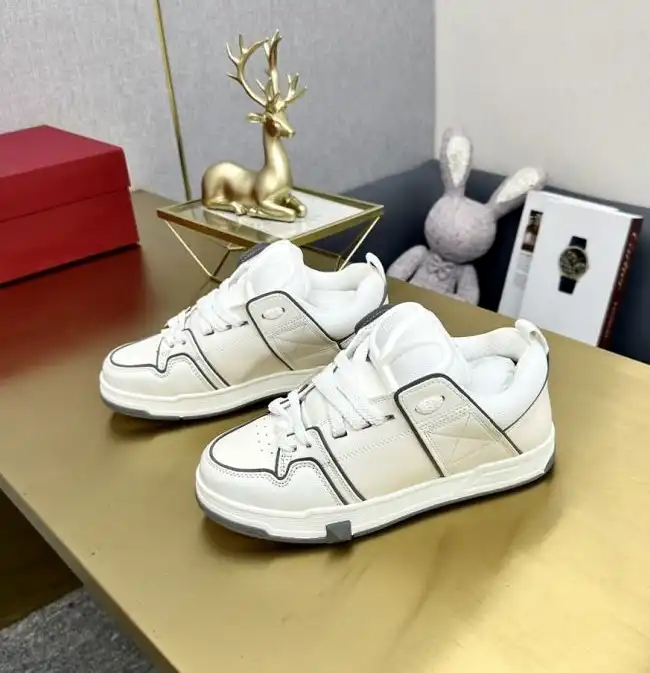 hype Valentino Sneakers