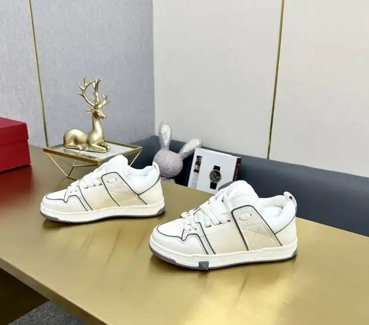 hype Valentino Sneakers