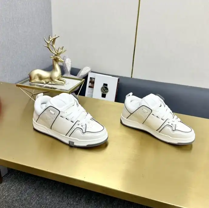 hype Valentino Sneakers