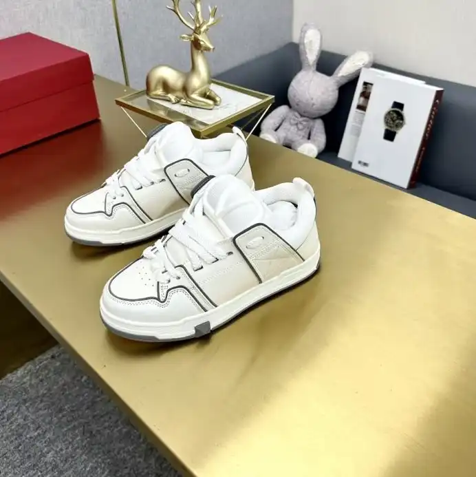 hype Valentino Sneakers